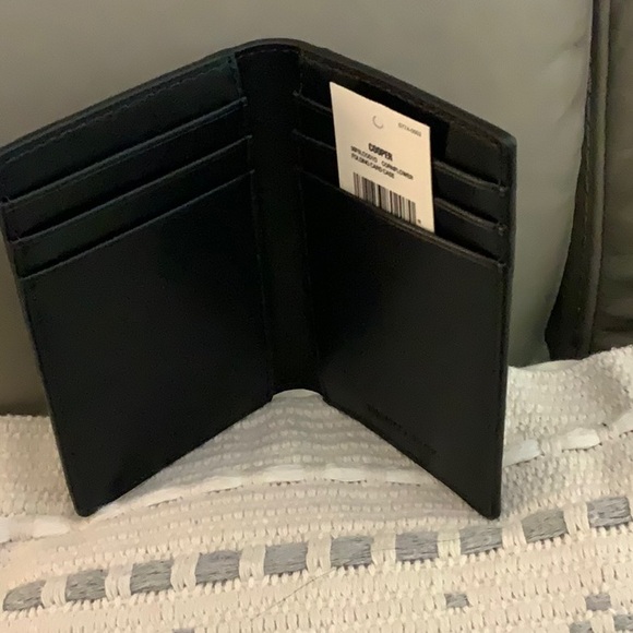 Michael Kors NWT Cooper CornFlower
Signature Logo Folding Card Case - Picture 5 of 10